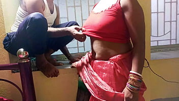 Village housewife seduces and has sex with an electrician in Bengali village housewife video